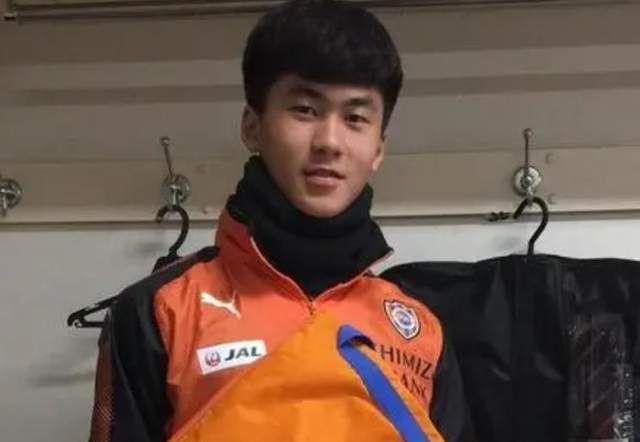 国产乱人乱精一区二区视频密