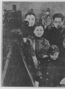 尿憋得扭来扭去